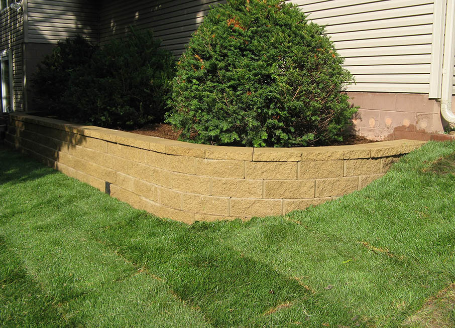 curved corner of a retaining wall